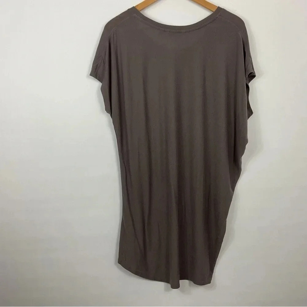 Athleta Threadlight Relaxed Asymmetrical Top Size Medium - Picture 3 of 6